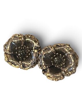 Vintage Arthur Pepper Signed “ART” Mixed Metal Flower Clip-on Earrings